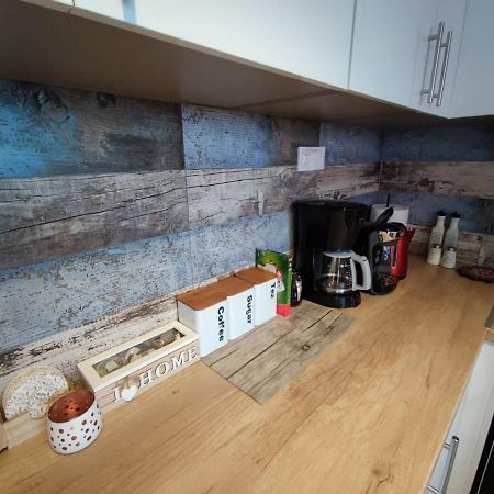Wood & White Apartment In Historic Center With 2 Bedrooms Янина Екстериор снимка