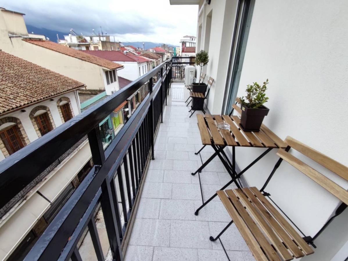 Wood & White Apartment In Historic Center With 2 Bedrooms Янина Екстериор снимка