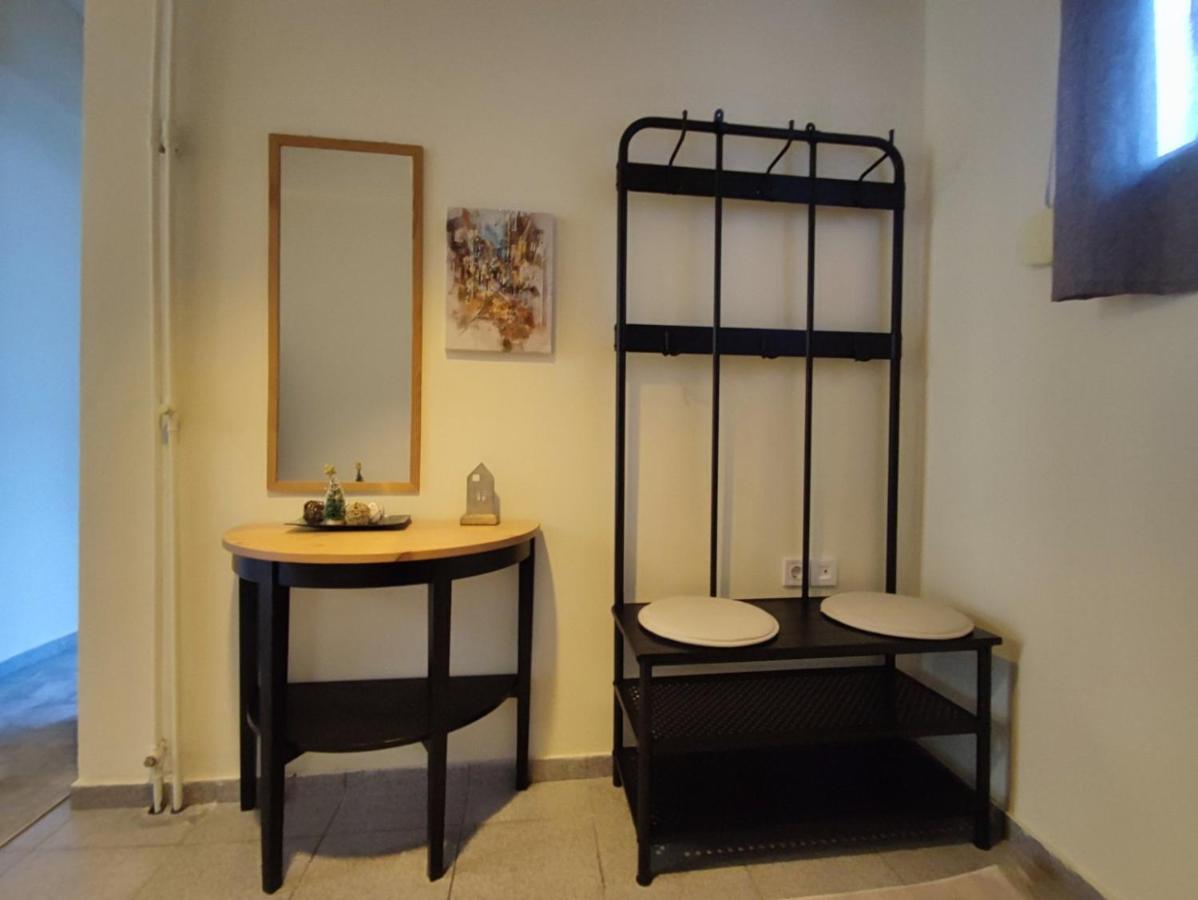 Wood & White Apartment In Historic Center With 2 Bedrooms Янина Екстериор снимка